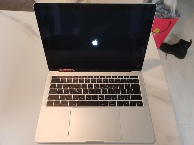 《美日MacBook Pro之战：网海里的键盘侠们》