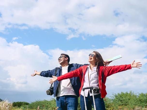 笑游四方：夫妻档好友的匠心之旅