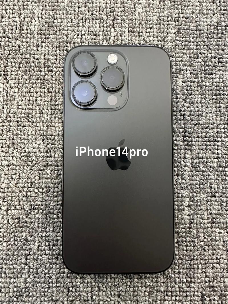 “俄罗斯iPhone 14 Pro免费？网民热议背后的时尚狂潮”